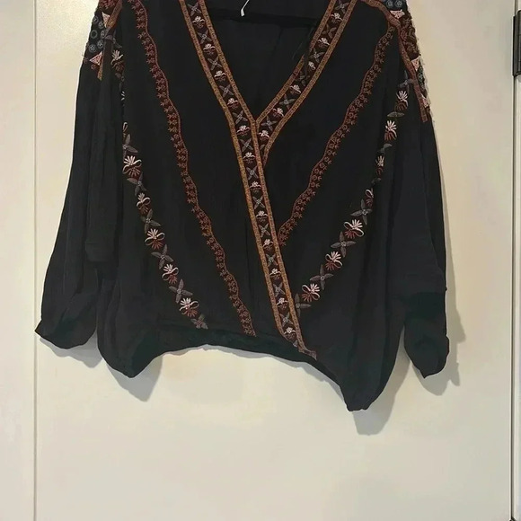 Free People Black V-neck Dolman Sleeve Blouse with 3/4 Sleeves - Small - Picture 6 of 6